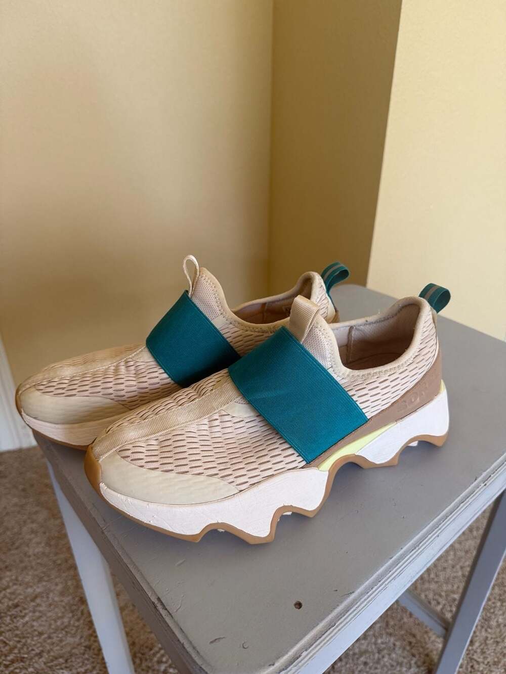 8.5W Sorel Women's Kinetic Impact II Strap Sneaker, Beige with Teal Strap